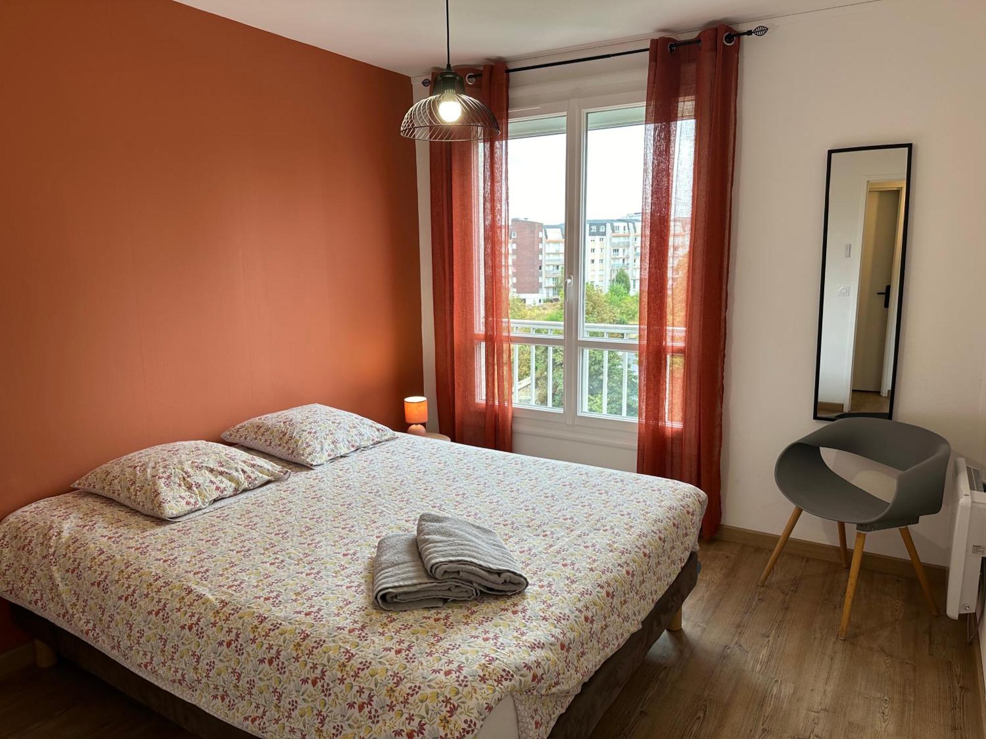 Le Grand Parc 13 - 2 Chambres - Wifi - Parking Châteauroux Exteriör bild